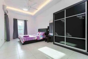 Sky Holiday home, near Spice Penang