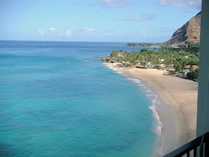 RIGHT SIDE VIEW OF AMAZING, ROMANTIC, UNCROWDED BEACH!
NOTE YOUR LANAI RAIL!