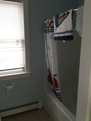 Full bath ist floor