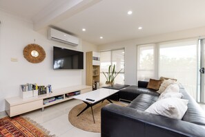 living area with tv and netflix