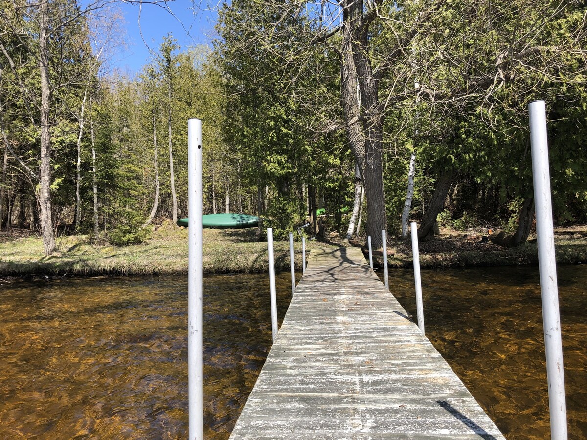 Full Home Rental on Paradise Lake. 2 Acres/ 60 ft of Lakefront & Private Dock