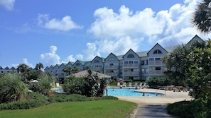 Located in one of the newer buildings, the unit is very close to the pool.