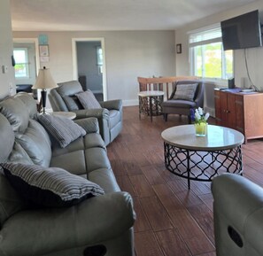 Large living room great for gatherings