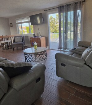 Living room combination walk out to font spacious deck.