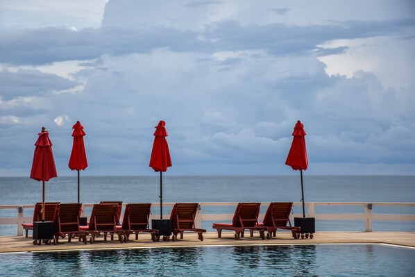 Seat by the pool over look the sea