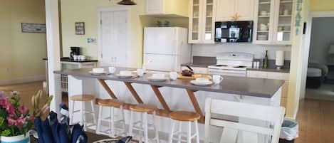 Fully Equipped Dine-In Kitchen with Seating for 10