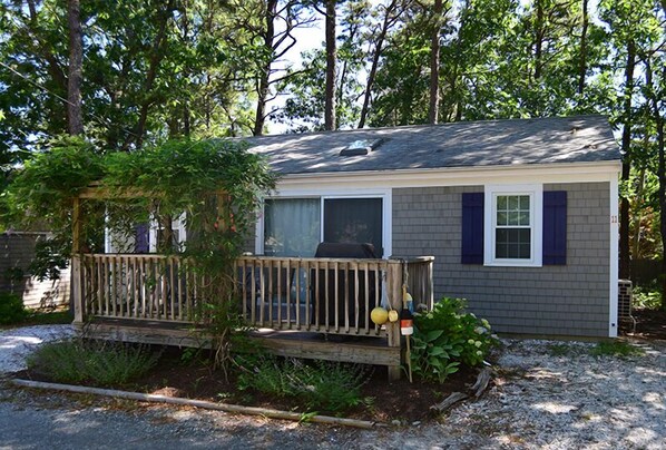 Charming cottage with front and back decks