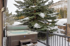 Private Hot Tub on the back deck