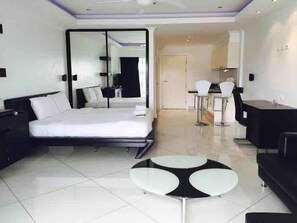 Honeys ViewTalay 6 Pattaya Beach Seaview