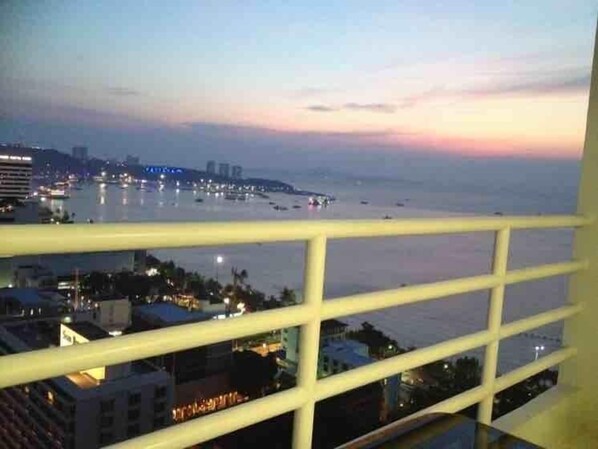 Honeys ViewTalay 6 Pattaya Beach Seaview