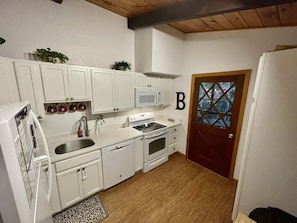 Fully Remodeled Kitchen