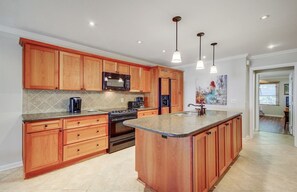 Fantastic kitchen.