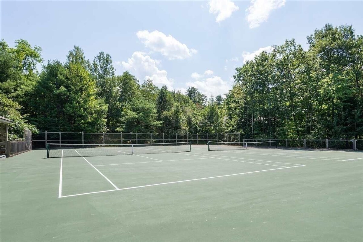 3 BR Lake Front Property with Sandy Beach, Pool & Tennis