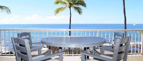 Oceanfront dining lanai