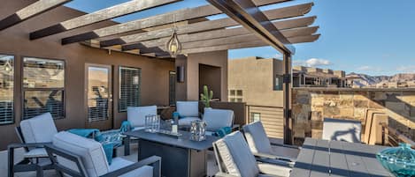 Patio Furniture - The Patio is a spacious area to entertain guests while enjoying the beautiful surrounding landscapes of Snow Canyon State Park