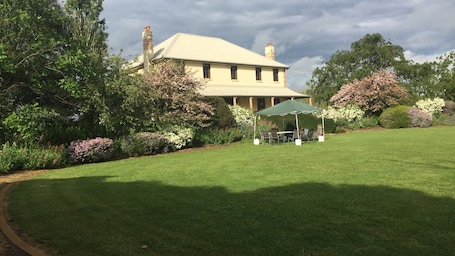 Homestead stays in vineyard, events and weddings
