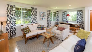 sitting room and dining table