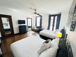 Very large studio with an balcony with ocean view, Smart TV, WI-FI, electric fan