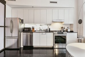 French door fridge with ice maker