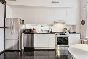 French door fridge with ice maker