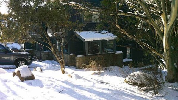 3 Bears No 1 is the largest chalet of 3 and located at the end of Riverview St.