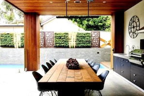 open plan outdoor dining area