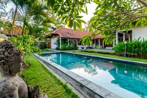 Private Pool Villa with Huge Garden!