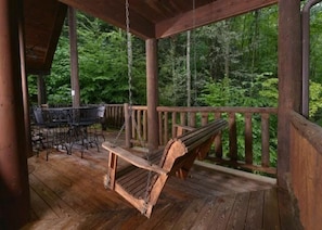 Enjoy the deck swing with your favorite beverage and the sound of the creek.