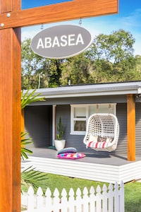 ABASEA a gorgeous, beautifully modernised original Byron Bay 1950’s home.
