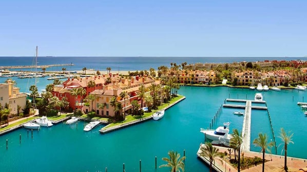 Marina Waterfront Apartment with spectacular views