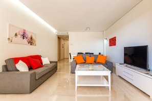 Marina Waterfront Apartment with spectacular views