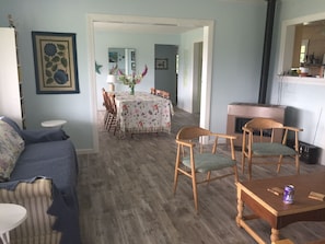 living/dining area
