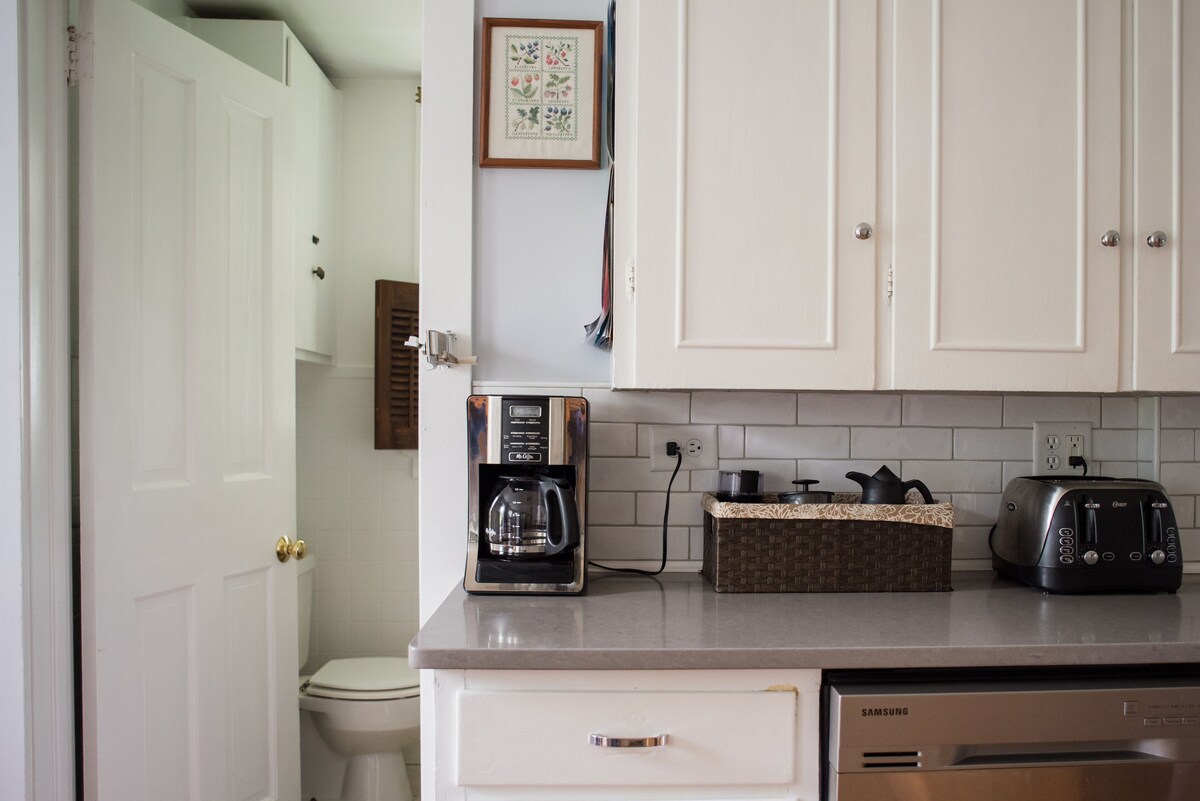 Walk to Historical Downtown Mystic 4 Bedroom House