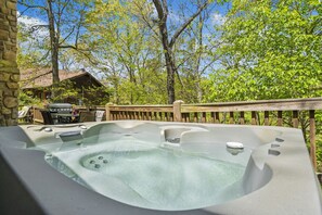 Bañera de hidromasaje al aire libre