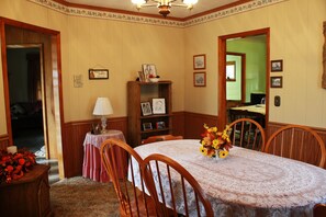 Dining Room. Nice oak table with 6 chairs.