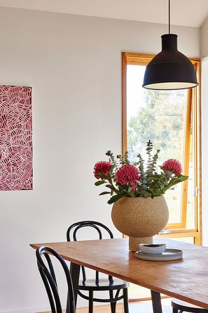 Dining table seats 6