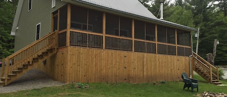 Lake side view of house 