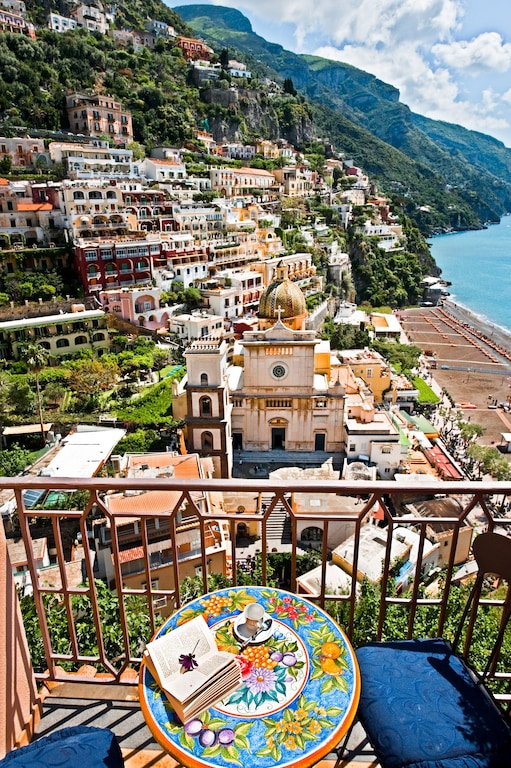 This si the magestic view from the balcony overlooking thecathedral & blue sea