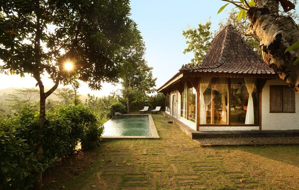 Charming Villa 1km from Borobudur Temple