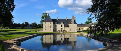 Front view of the manor with our small lake