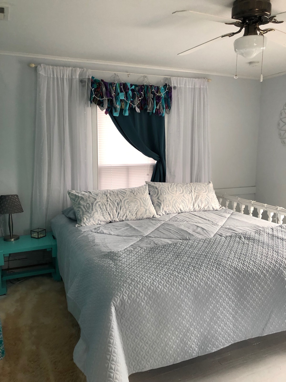 Downtown, Sleeps 9, Dog-friendly, Short Walk to the Beach