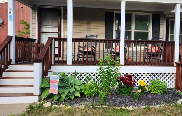 Front yard/porch/Garden