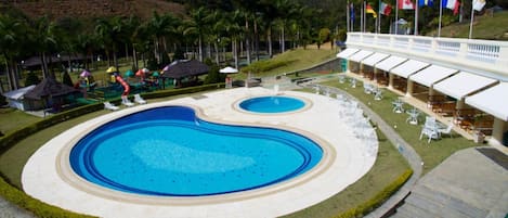 Piscinas do clube