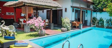 5' walk to beach, 3 bedrooms, Seminyak