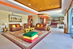 Living Lounge