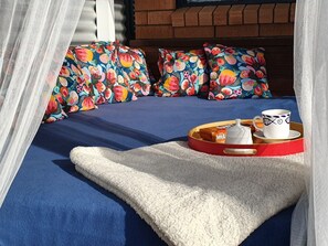 Daybed for your morning coffee.