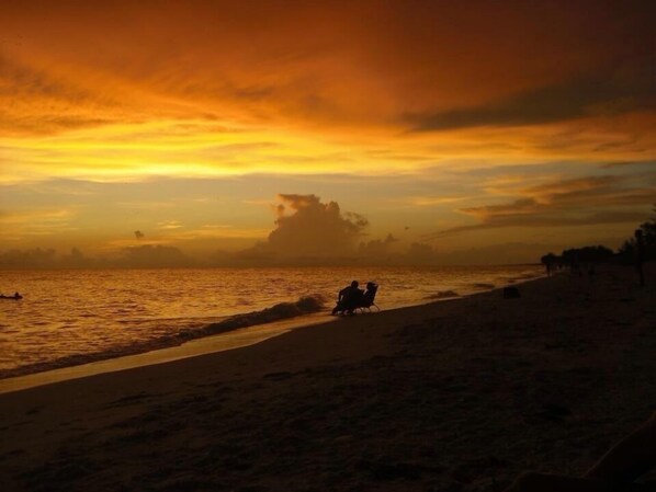 Unforgettable sunsets!!! Kiss all your worries away & enjoy your stay!