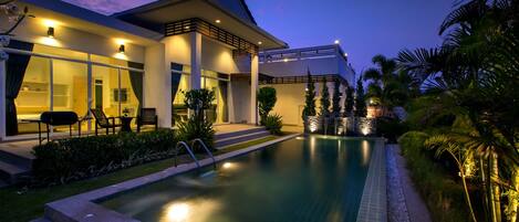 Grand Private Pool Villa (P9)