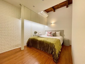 King size bedroom