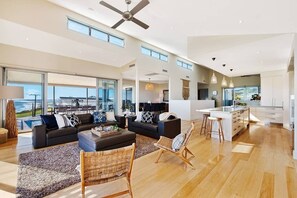 Upstairs Loungeroom (2)